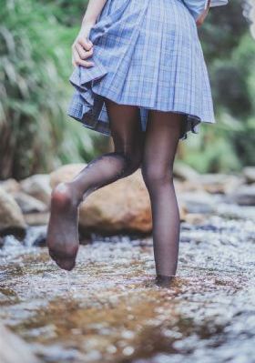 玩弄奶头(高H)爽文_十万网红美女美酱